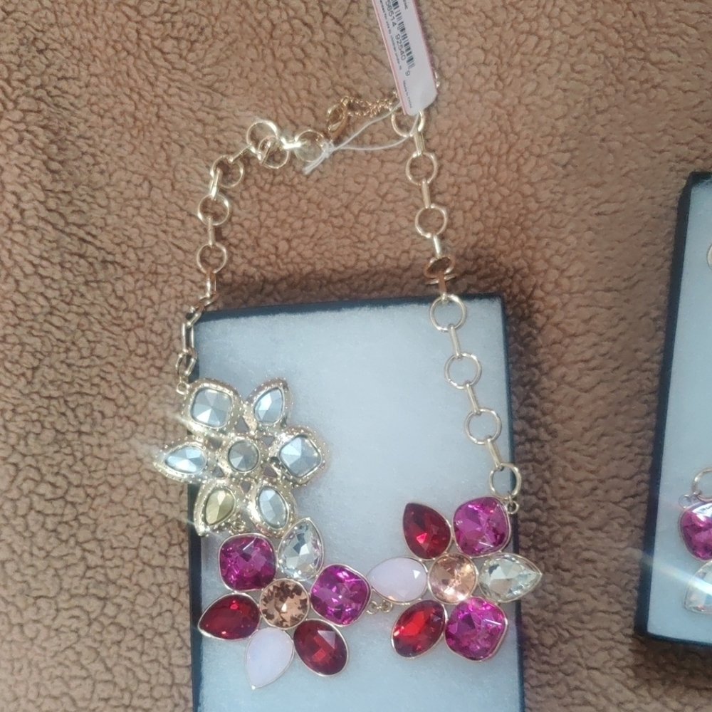 Isaac Mizrahi Gold & Pink Floral Statement Necklace – Feminine Classic Design